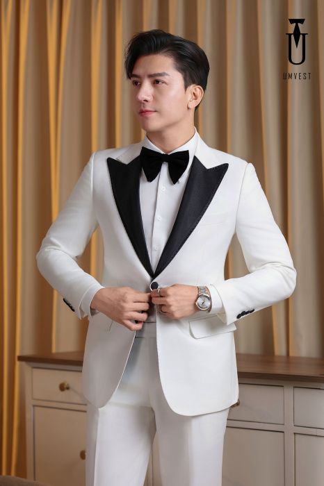 BÔ TUXEDO MÀU TRẮNG VE NHỌN ĐEN