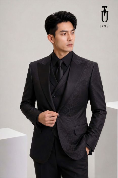 THUÊ TUXEDO UM ĐEN GẤM