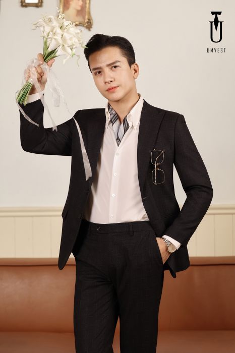 VEST NAM ĐEN KHĂN CỔ