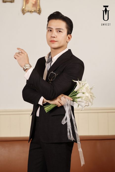 VEST NAM ĐEN KHĂN CỔ