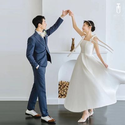 Chọn vest nào để phù hợp với váy trắng của cô dâu?