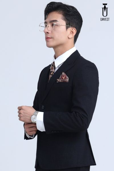 Những mẫu vest đen cổ điển tại Umvestnam