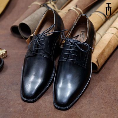 Giày Tây: Phụ Kiện Không Thể Thiếu Khi Mặc Vest Nam