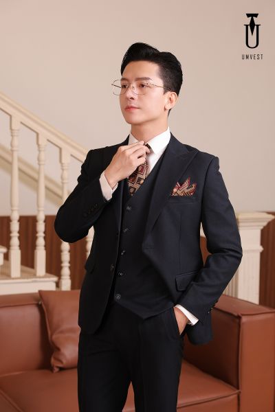 Cách Thử Vest Nam Khi Mua: 6 Điểm Cần Kiểm Tra Để Vest Vừa Vặn Hoàn Hảo