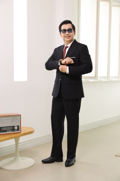 Thuê vest trung niên tại TPHCM: Tạo phong cách sang trọng cho quý ông