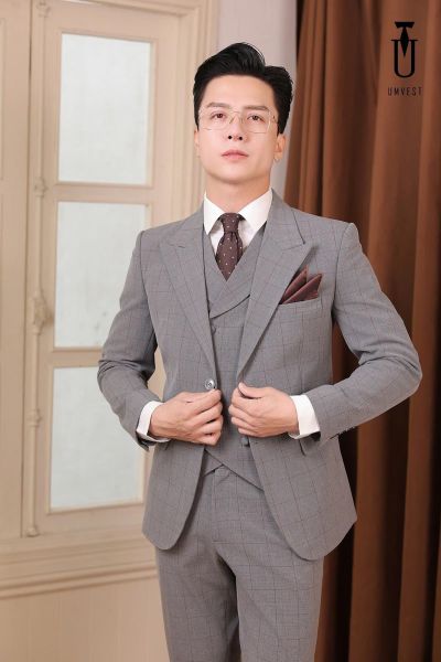 Chọn Cà Vạt Phù Hợp Với Vest Cưới: Màu Sắc và Kiểu Dáng